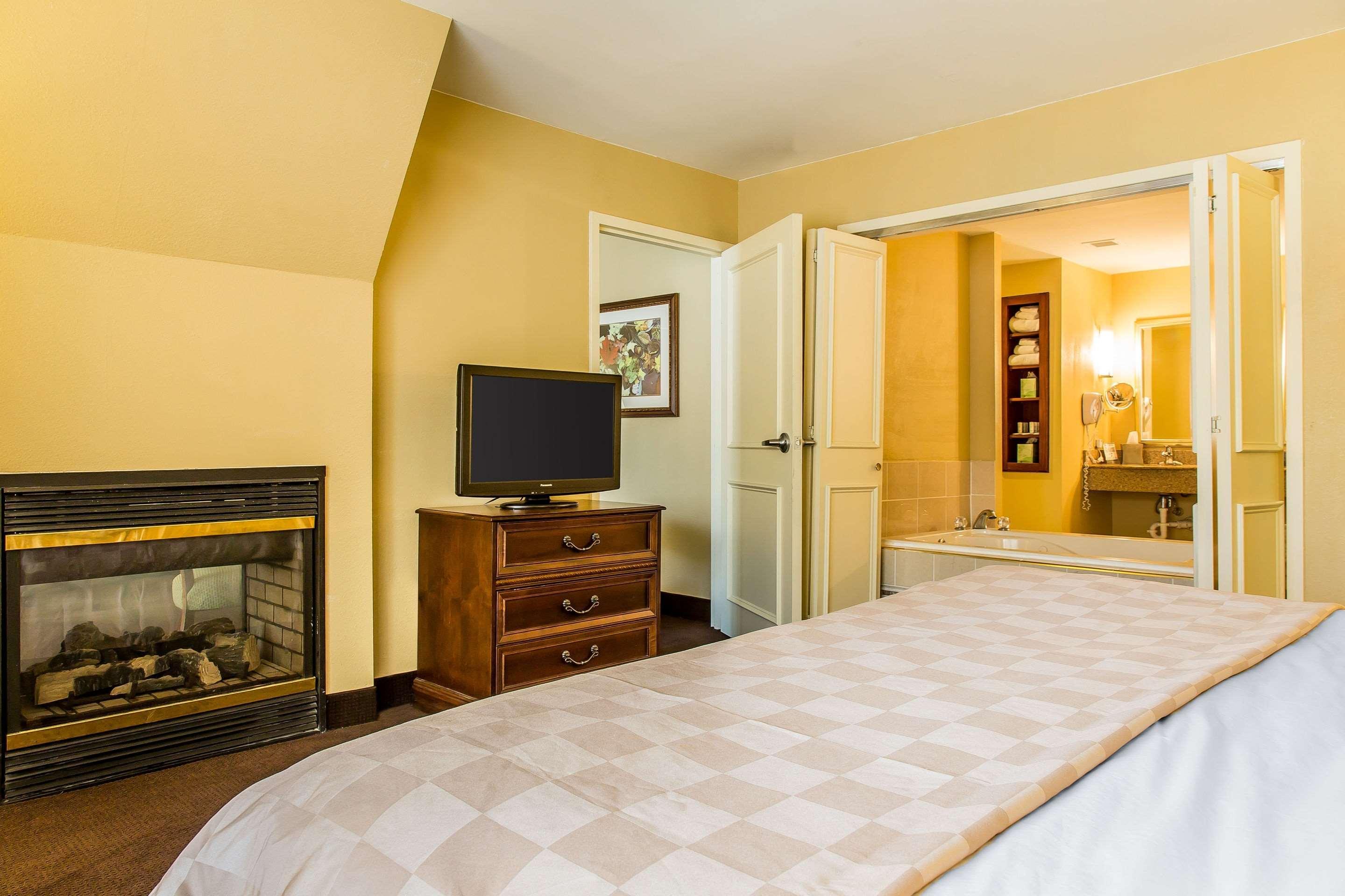 Clarion Hotel&Suites Hamden - New Haven Buitenkant foto