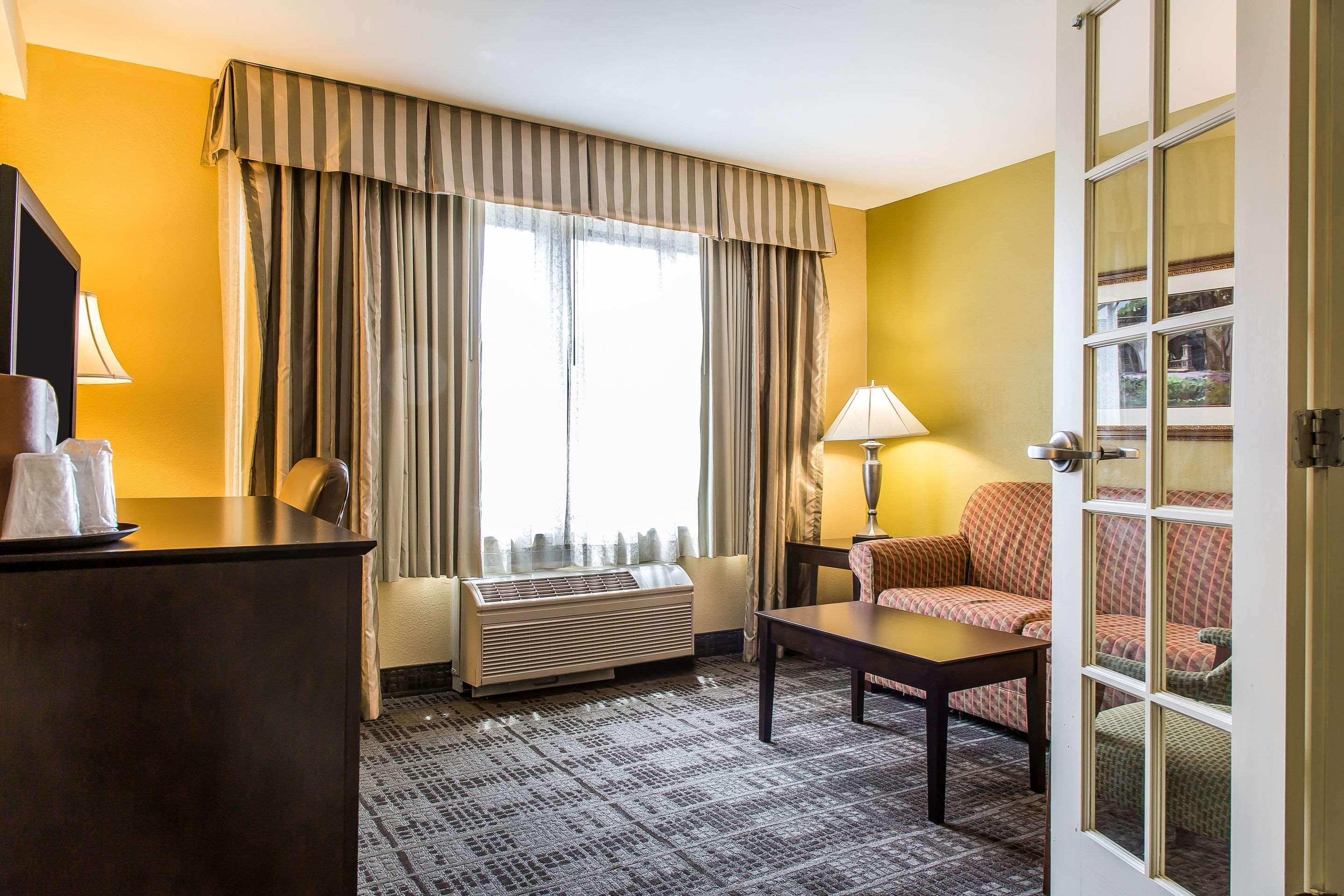 Clarion Hotel&Suites Hamden - New Haven Buitenkant foto