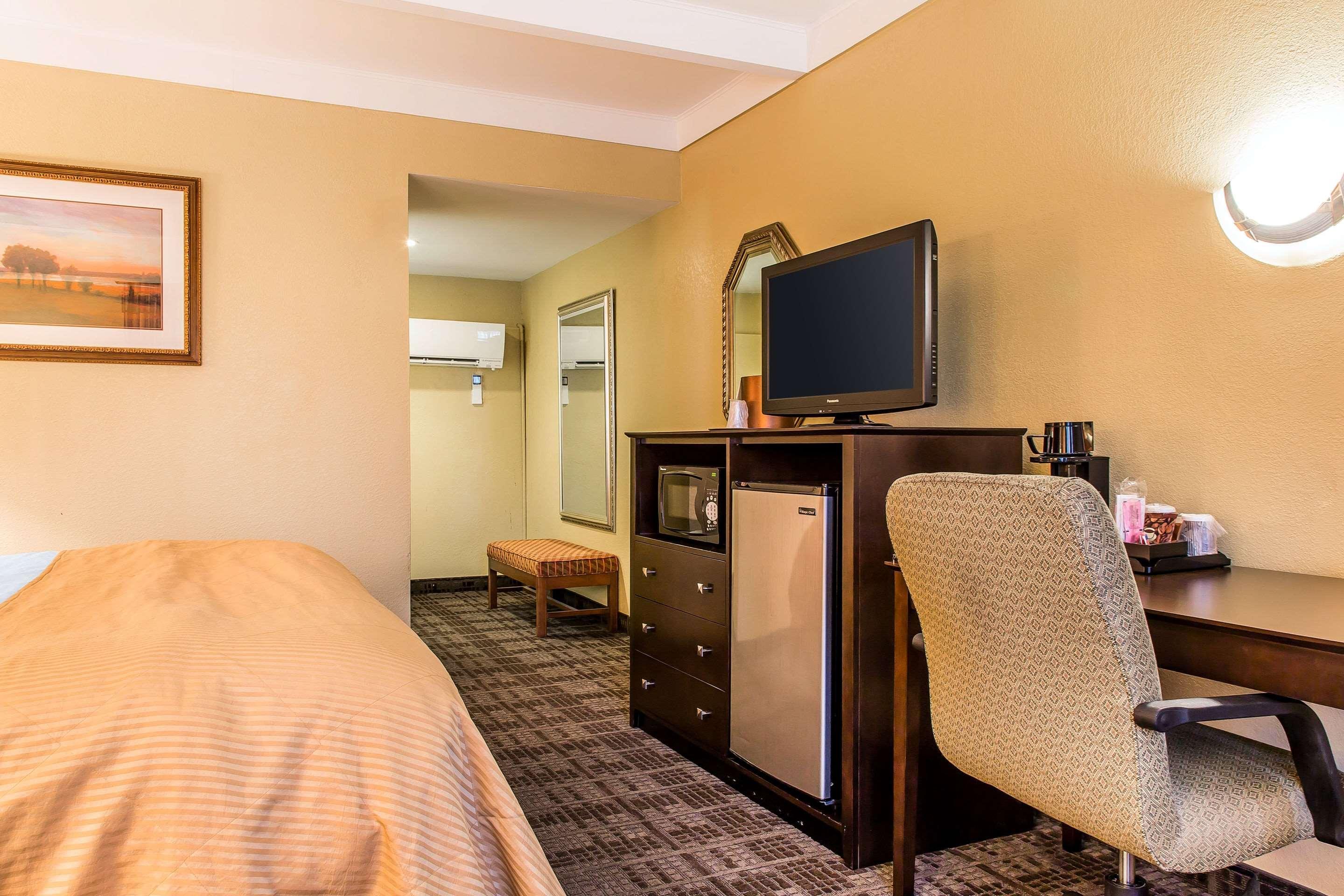 Clarion Hotel&Suites Hamden - New Haven Buitenkant foto