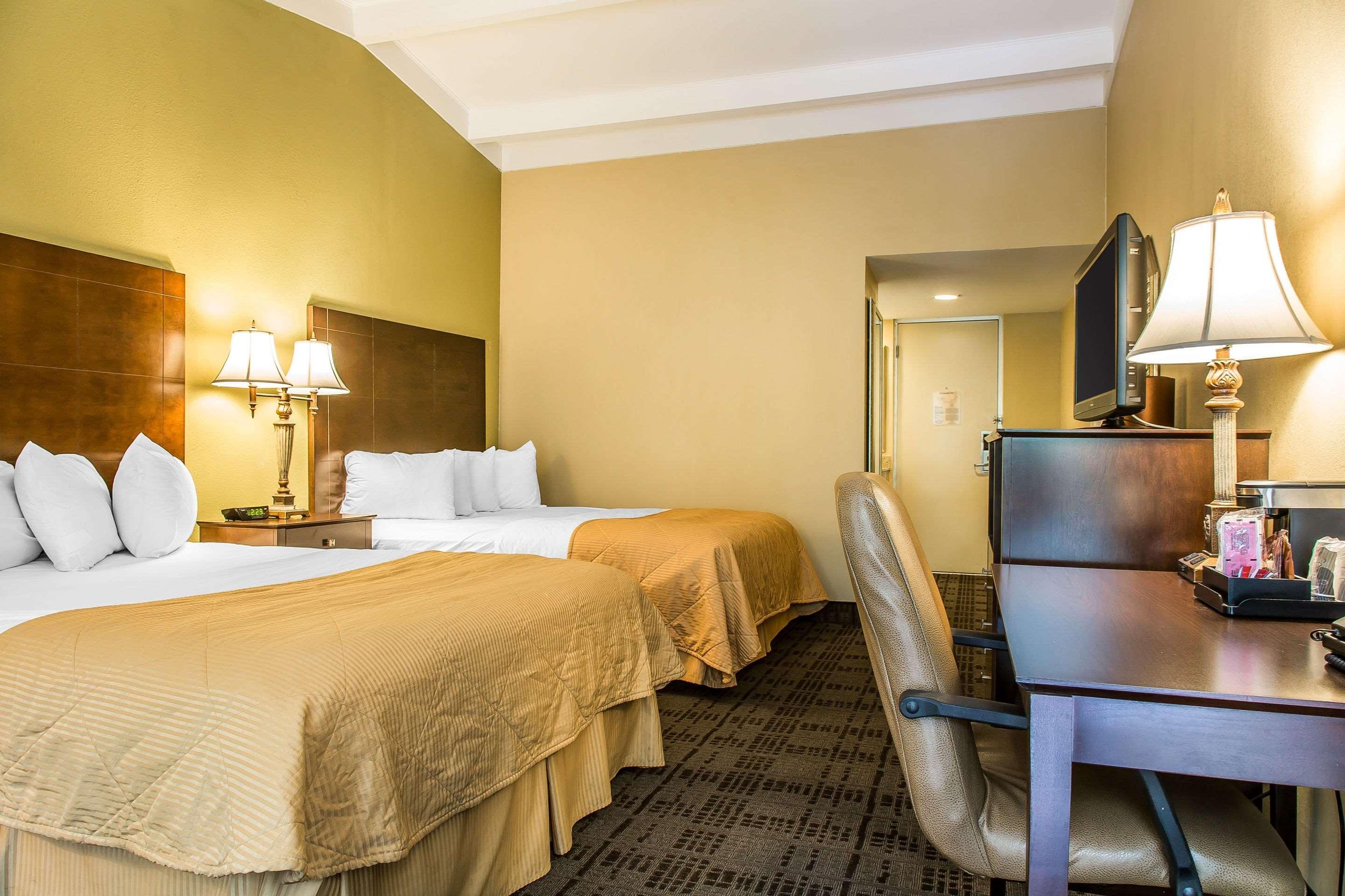 Clarion Hotel&Suites Hamden - New Haven Buitenkant foto