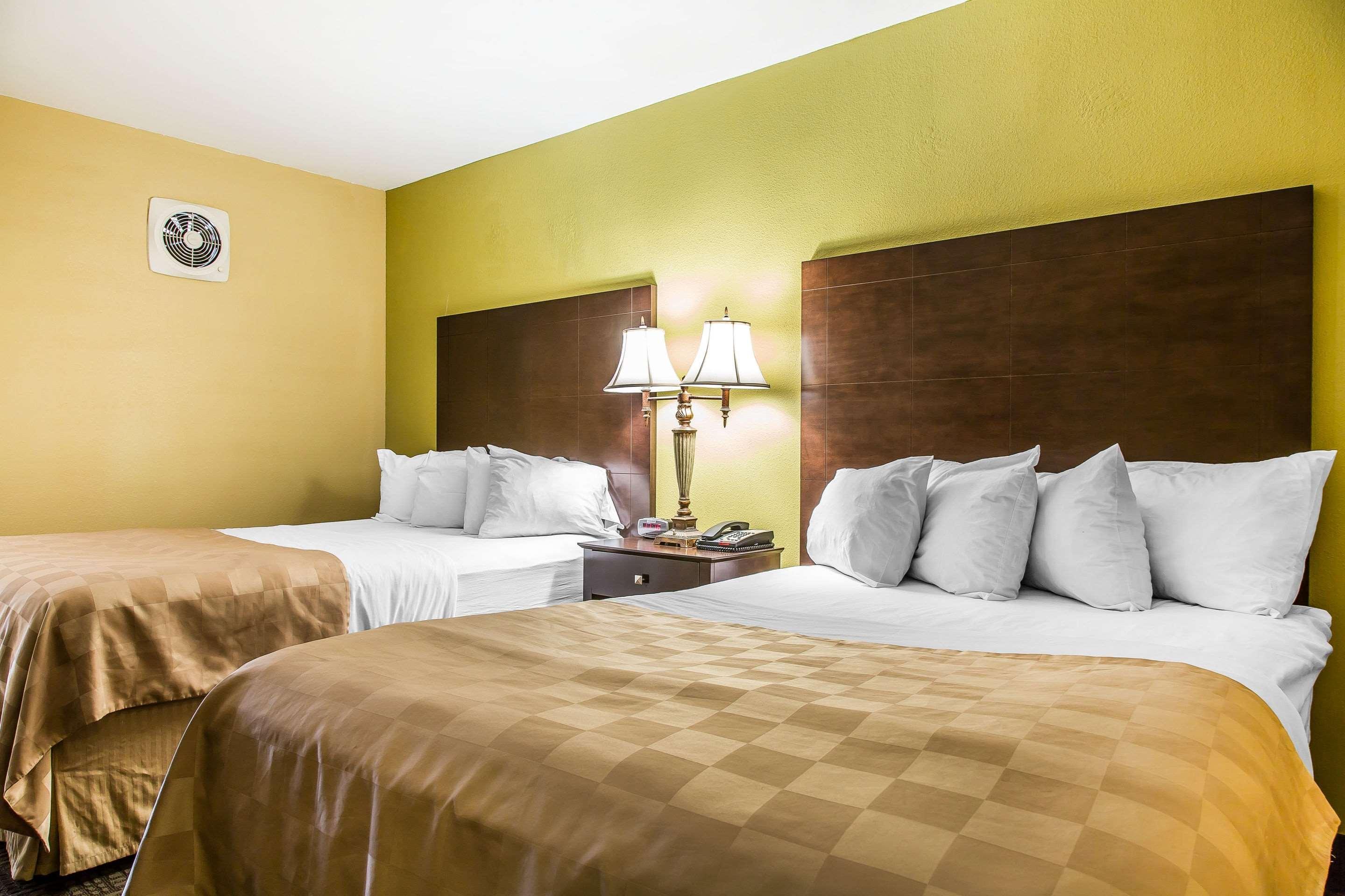 Clarion Hotel&Suites Hamden - New Haven Buitenkant foto