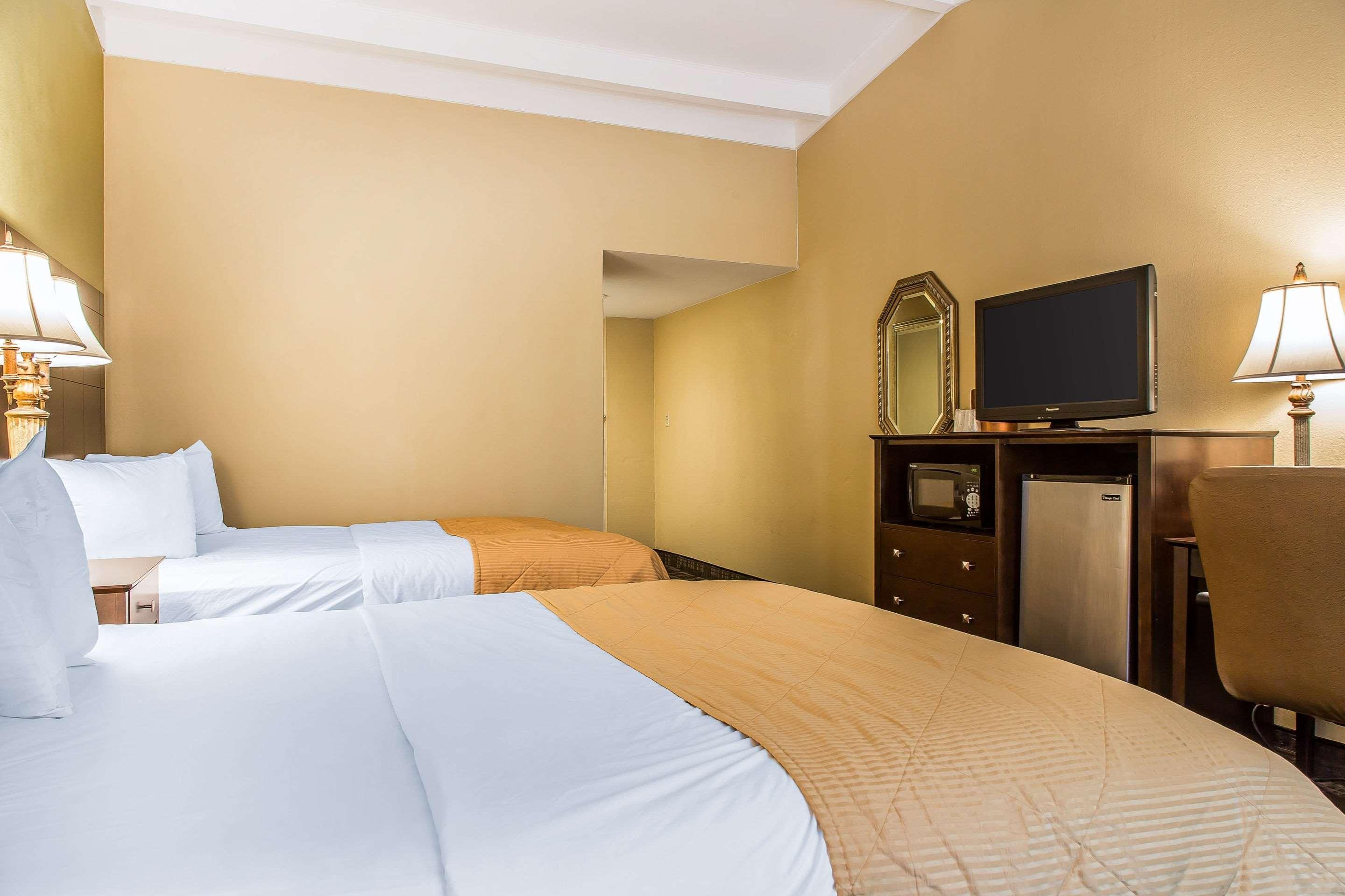 Clarion Hotel&Suites Hamden - New Haven Buitenkant foto