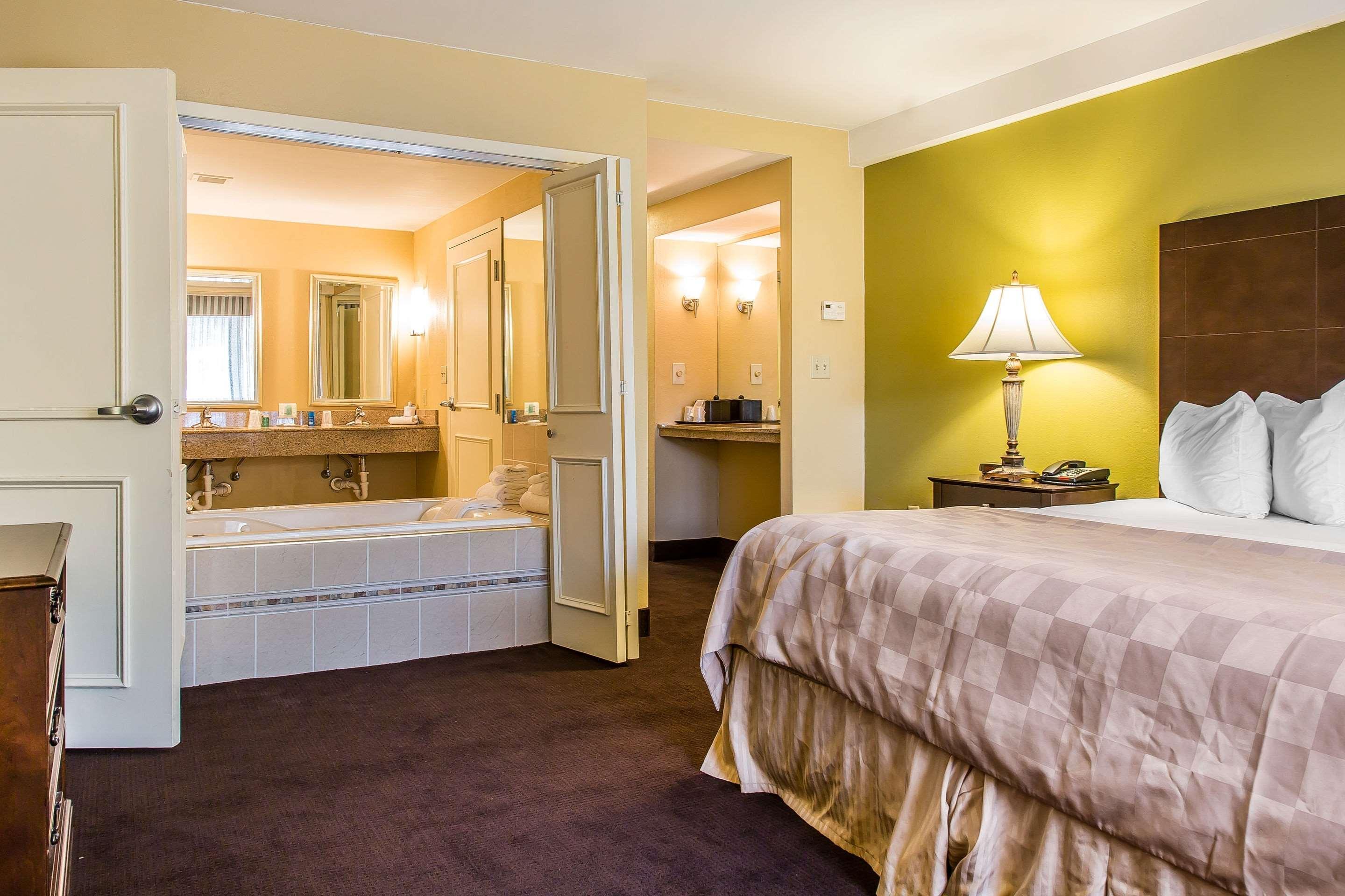 Clarion Hotel&Suites Hamden - New Haven Buitenkant foto