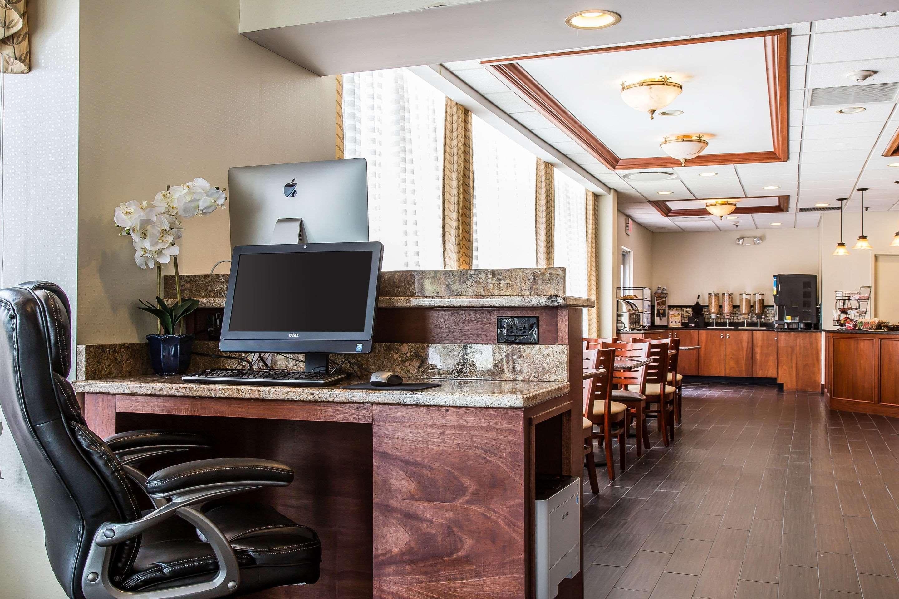 Clarion Hotel&Suites Hamden - New Haven Buitenkant foto