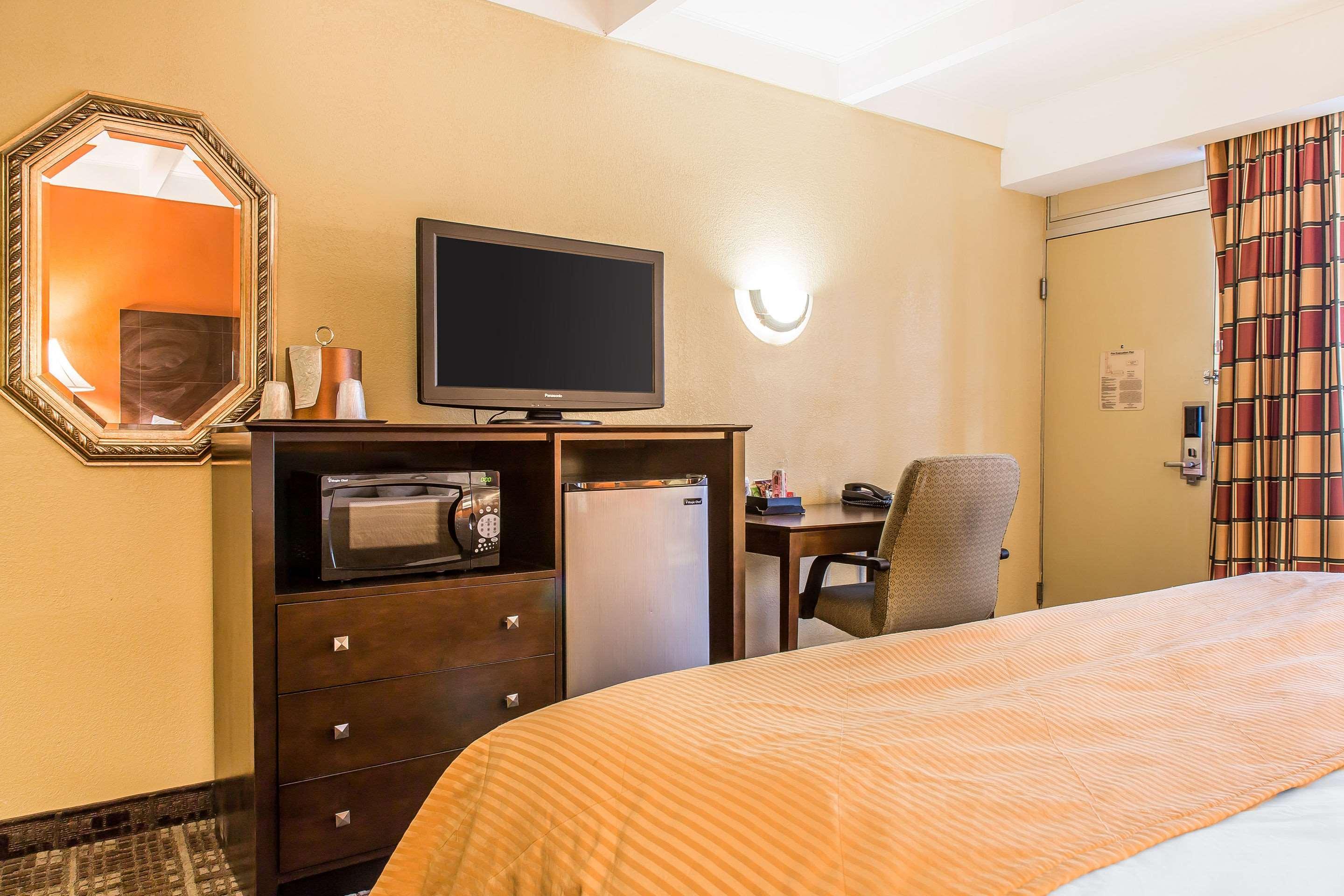 Clarion Hotel&Suites Hamden - New Haven Buitenkant foto